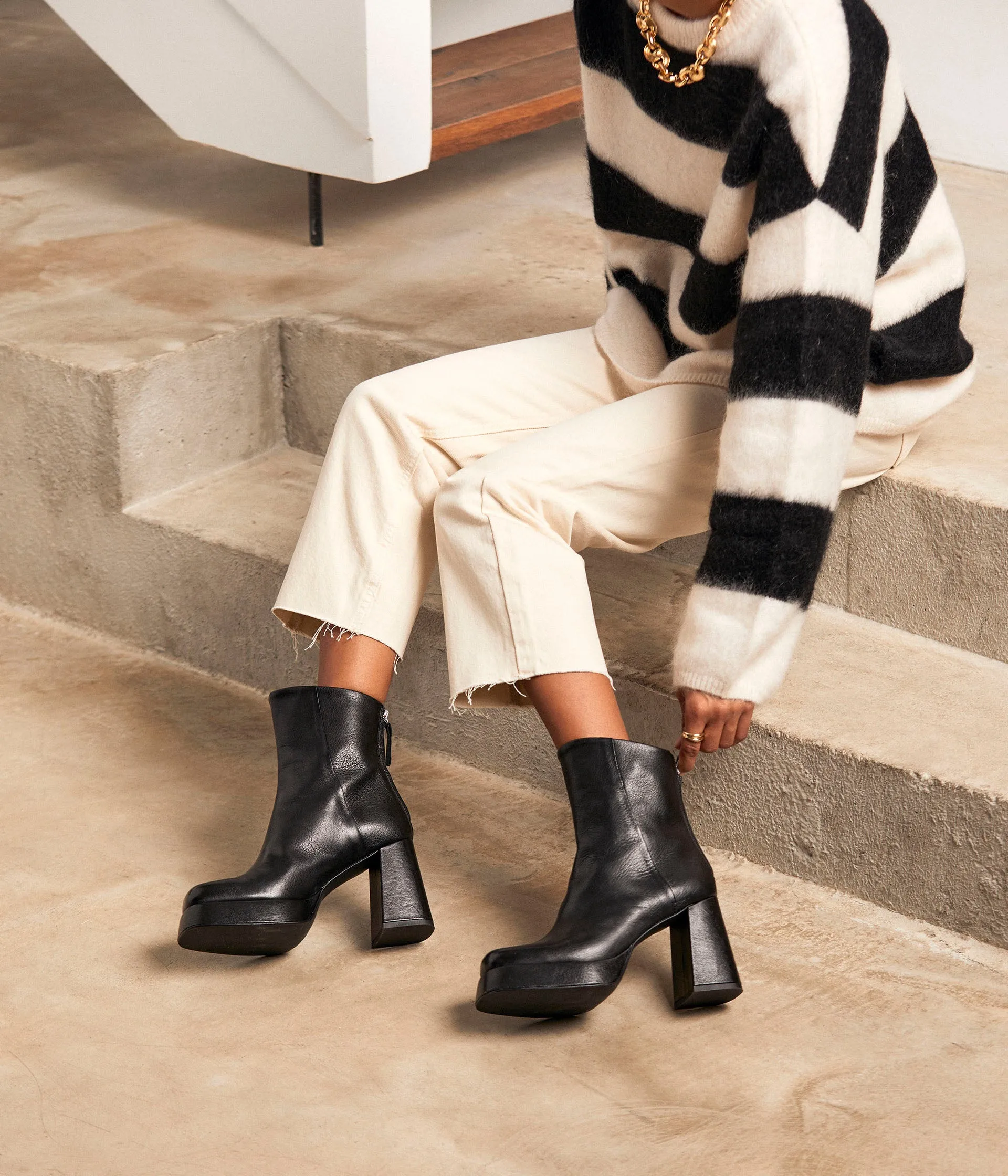 Boots zippées noires Athea
