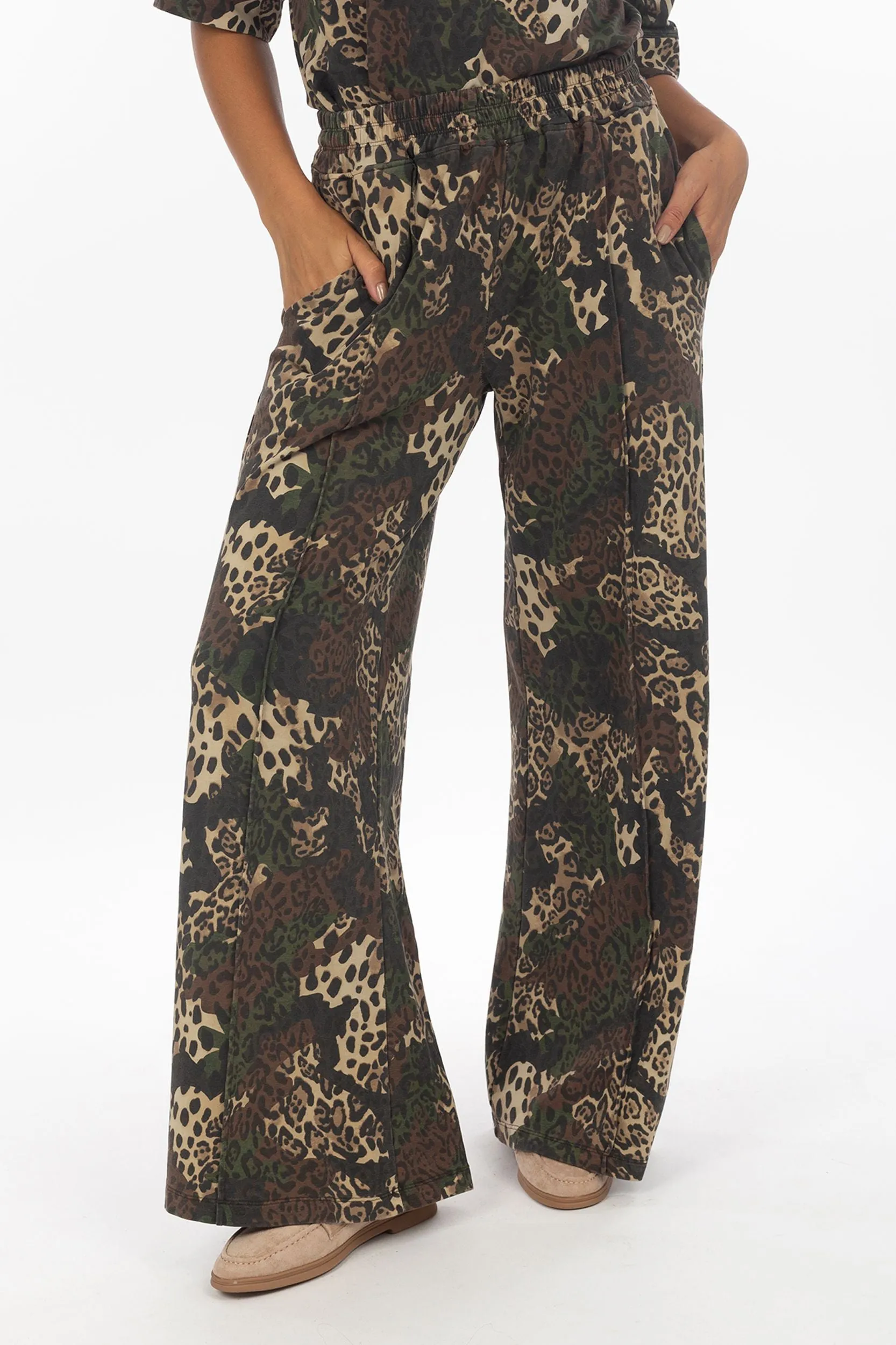 Camouflage Hose mit Leo-Print