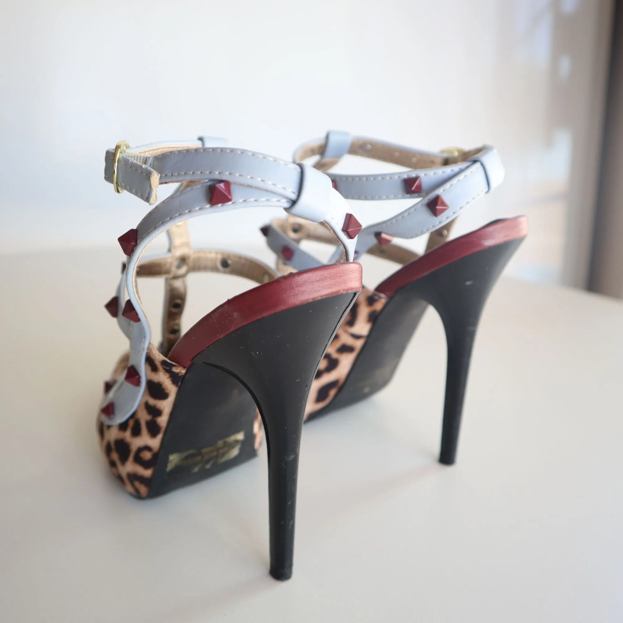Leopard Print Studded Stiletto Pointed Toe Heels By Qupid Women's Size 7