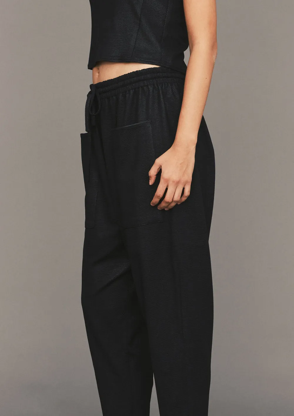 PANTS LOOSE ELASTIC- TECH LACES STRETCH- BLACK