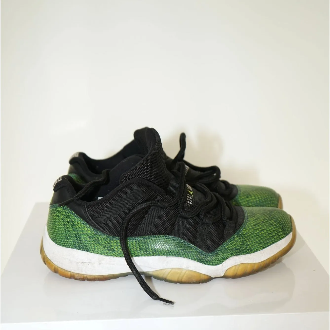 "Retail" Jordan 11 Retro Low Green Snakeskin Sneakers 528895-033 Size 10.5 Men's